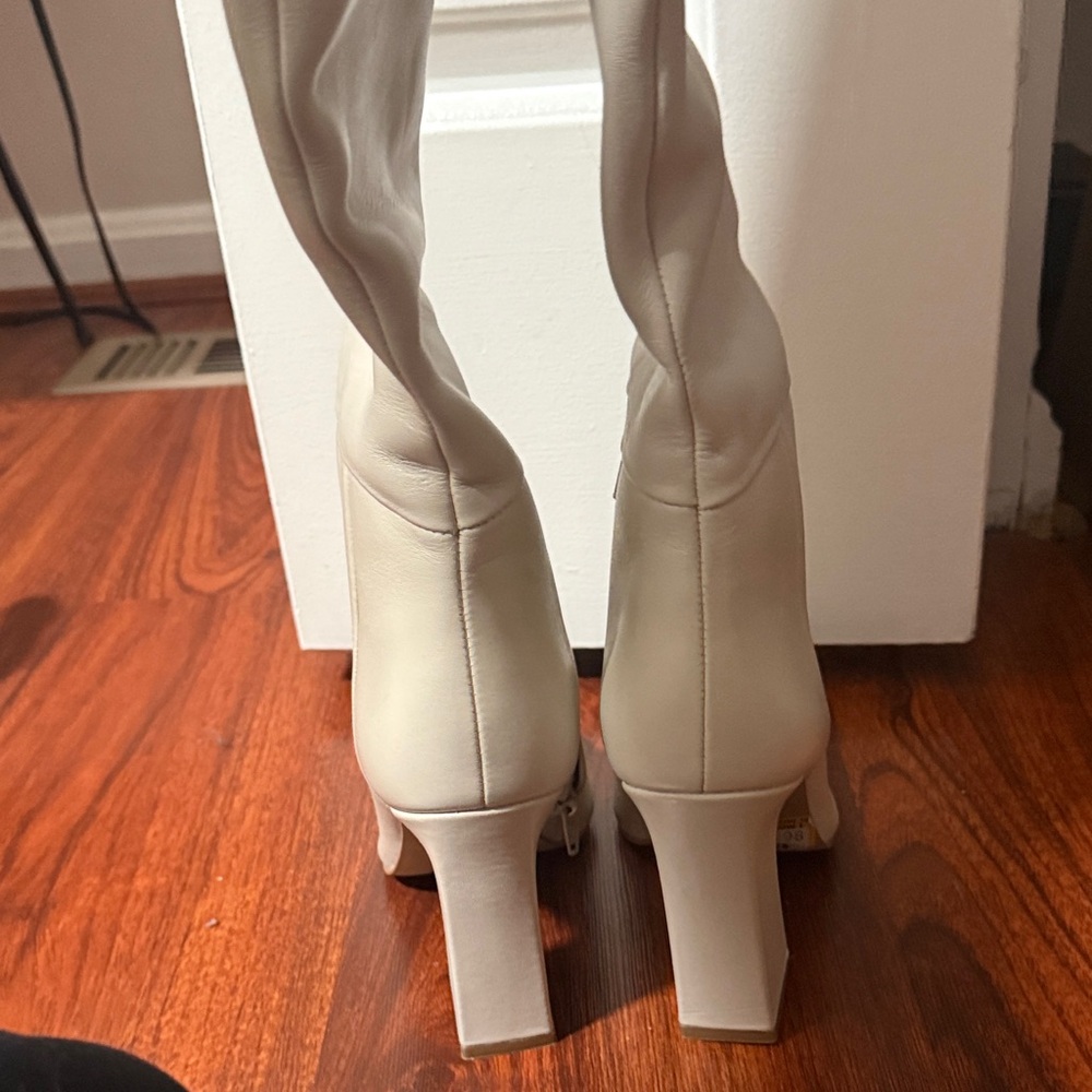 Elegant Cream Knee-High Boots - Picture 2 of 3